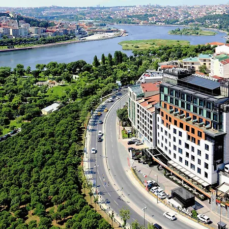 Отель Moevenpick Golden Horn