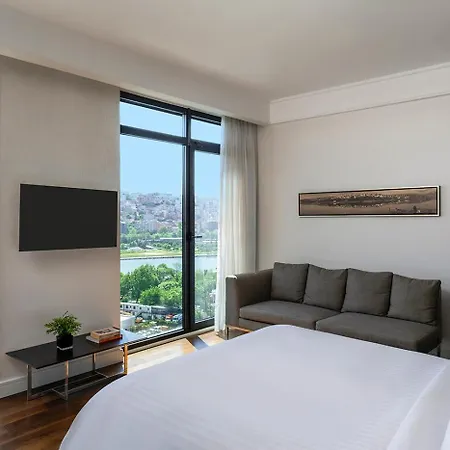 Mövenpick Golden Horn 5*